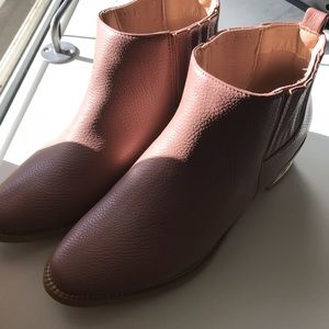 Cathrine Ankle Boots